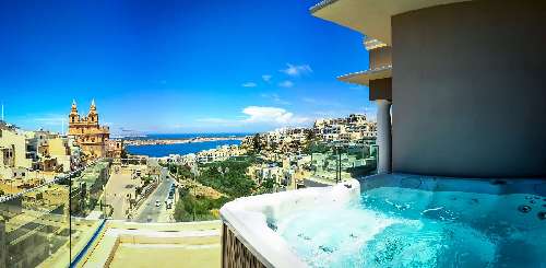 Malta hotel-maritim-suite-con-vasca-idromassaggio.jpg