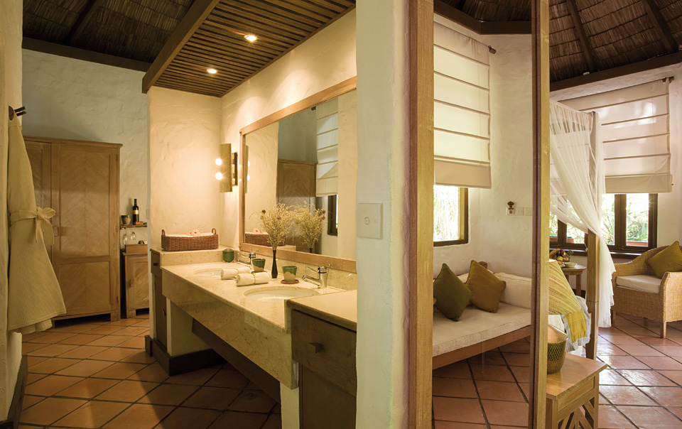 Coco Palm Dhuni Kolhu deluxe-villa-bathroom.jpg