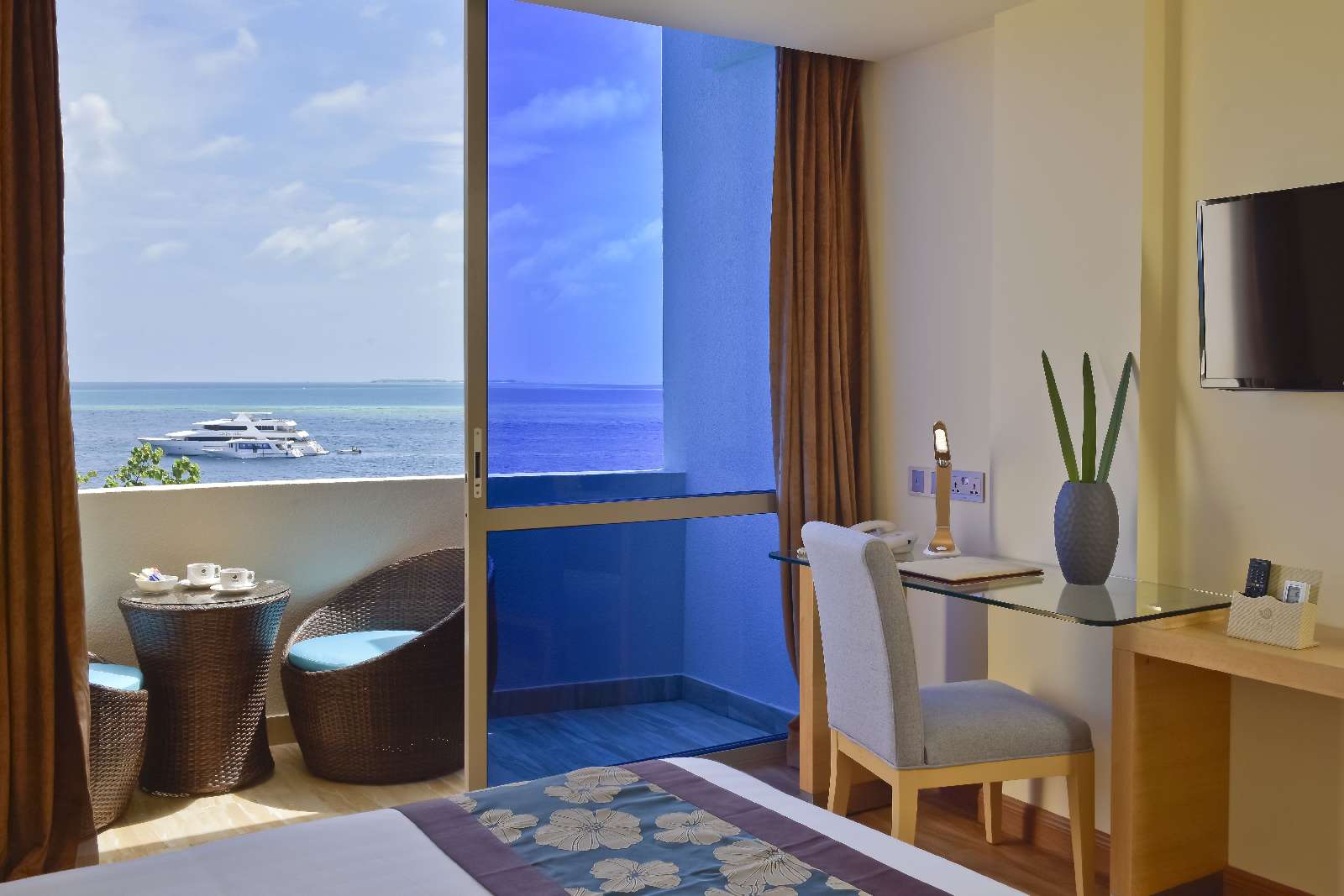 Hotel Season Paradise atb-season-paradise-maldives-2.jpg